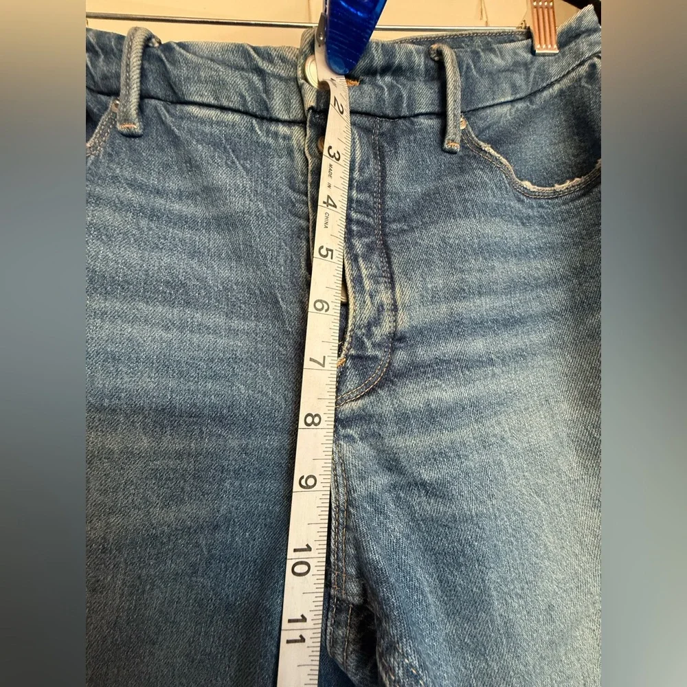 Good American High Waist Split Hem with Cutaway Button Fly Jeans 4/27 - Picture 9 of 15